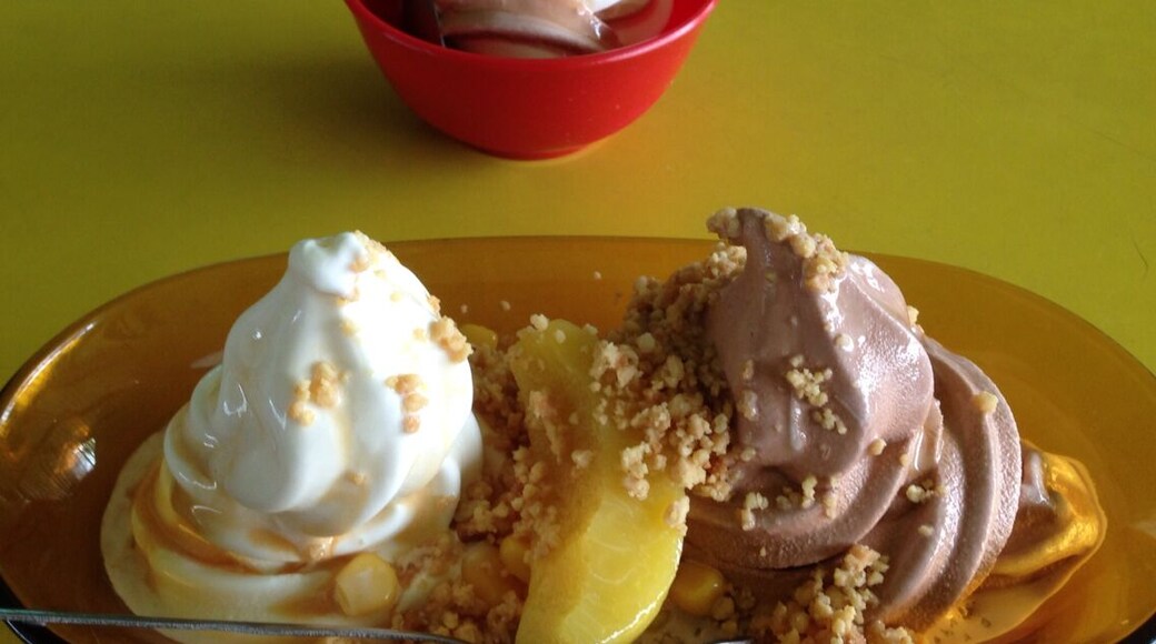 If you nearby this area, take a break and have ice-cream. Though locals vouched for this place I find the icecream nothing to shout about (still better than what you get in town). BUT then again it's personal preference. Go have a go and decide for yourself. Sunny hill ice cream is located just next to the school.