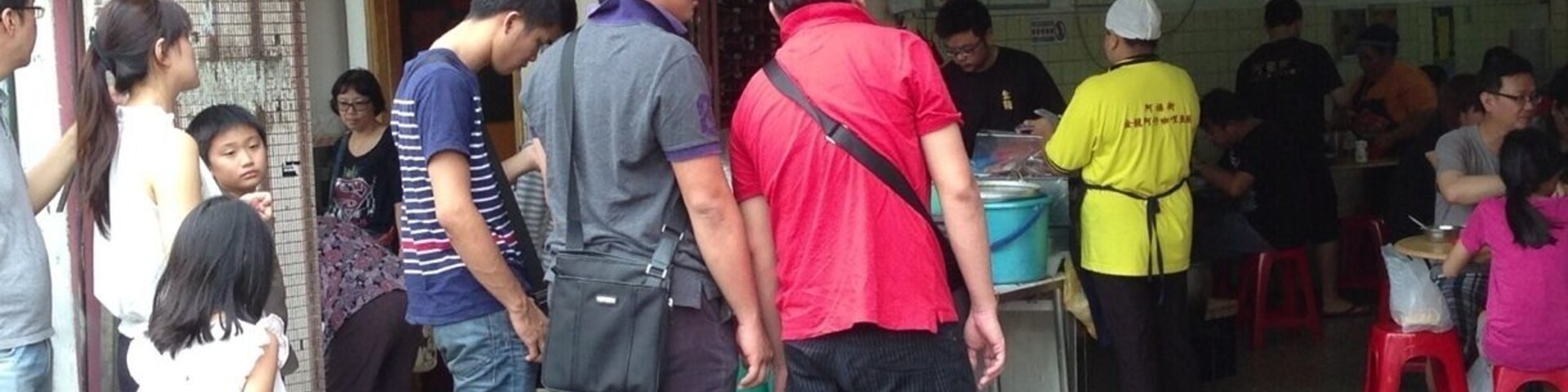 Heard that the curry fish head here is superb. I haven't try it cos of the long queue when I was there. The many people waiting is a testimony by itself.