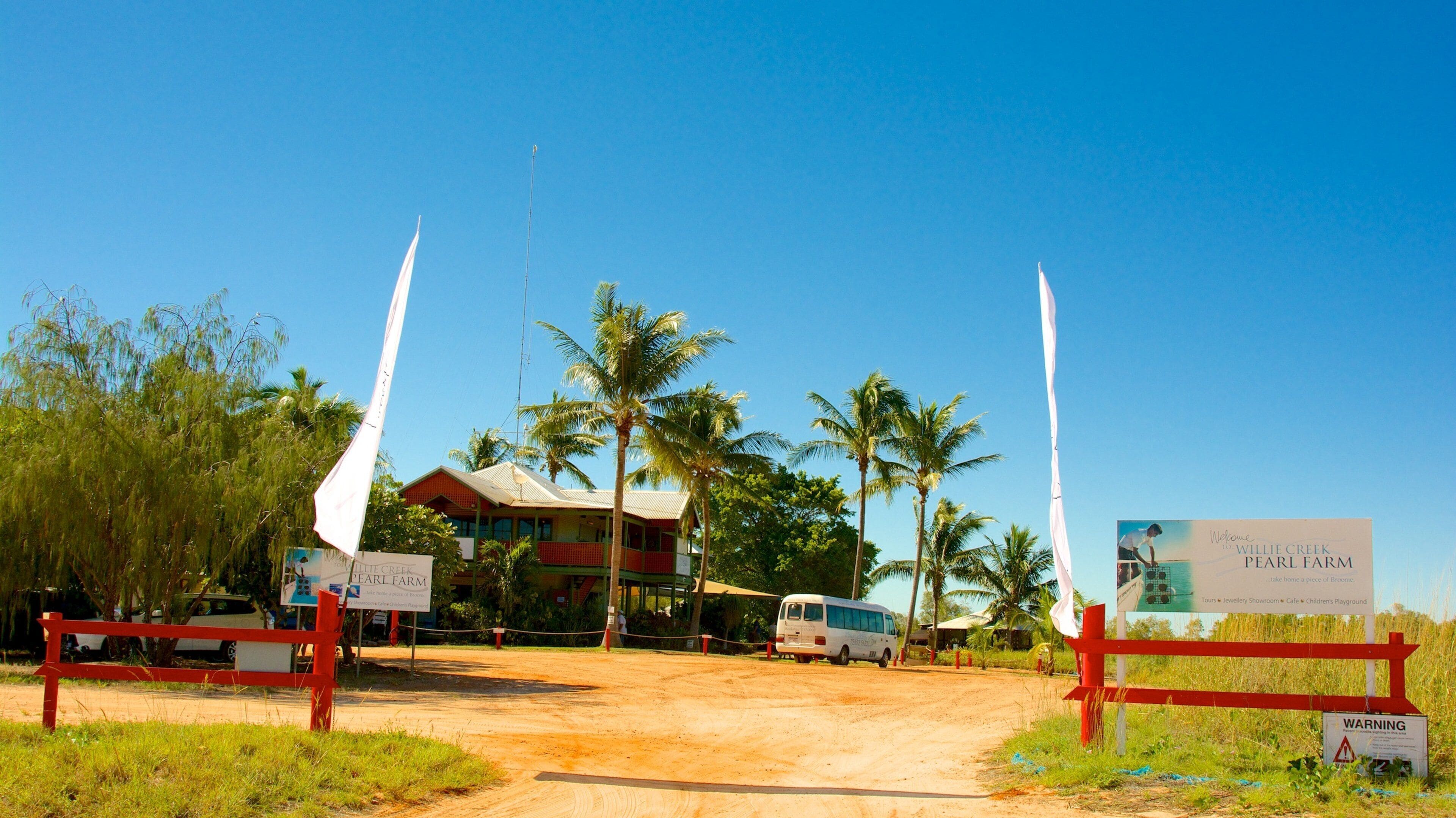 Willie Creek Pearl Farm featuring tropical scenes and farmland