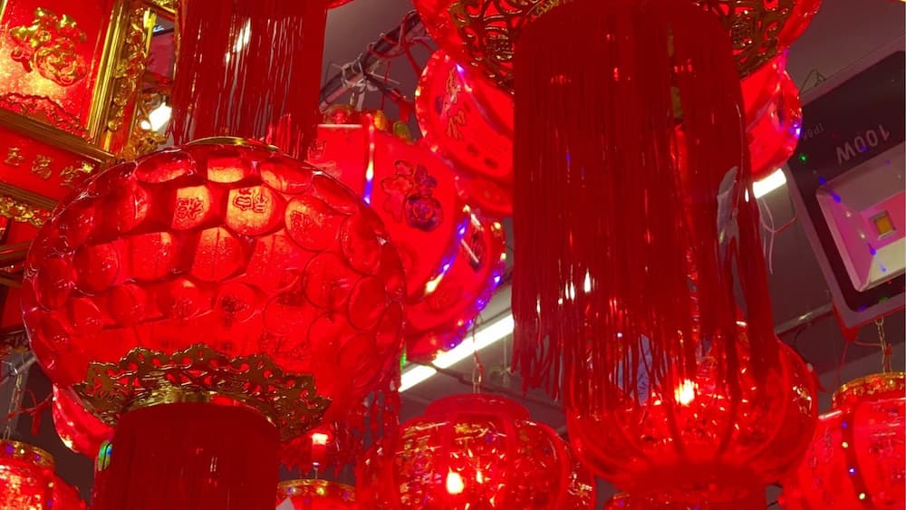 Bright red lanterns adorn shops ahead of the Chinese New Year celebrations to usher in the year of the dog. #chinesenewyear #yearofthedog #puchong #selangor #malaysia #tourismselangor #tourismmalaysia #instatravel #travelgram #travelblogger #travelbloggeres #mariadasstheworld
