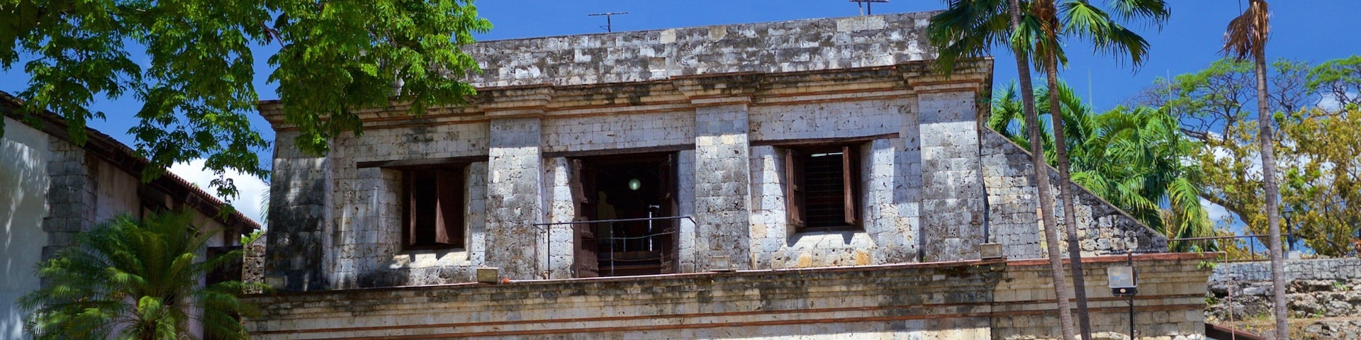 Fort San Pedro featuring a ruin