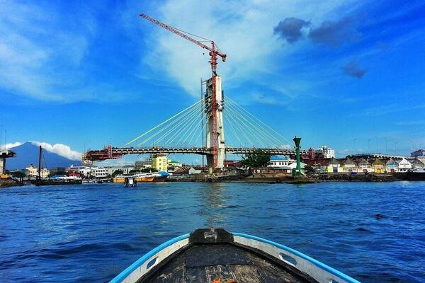 - The Same Spot -
It might be the same spot, where my ancestors arrived at this town 2 centuries ago.
For the sake of better life and fortune, they had sailed far from mainland China to Singapore or Batavia and finally arrived here.
Thanks for choosing this place, because you were right!