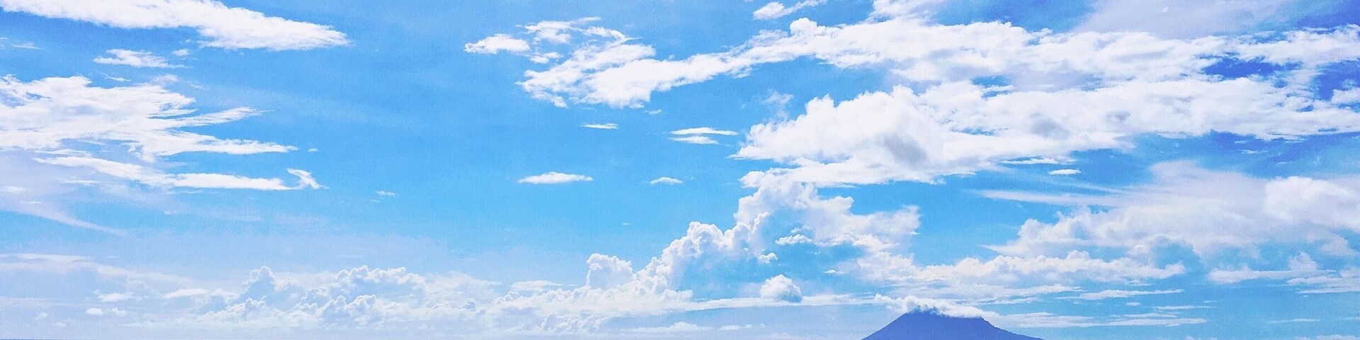 It's the bay that i grew up with.
The bay of Manado. #Blue