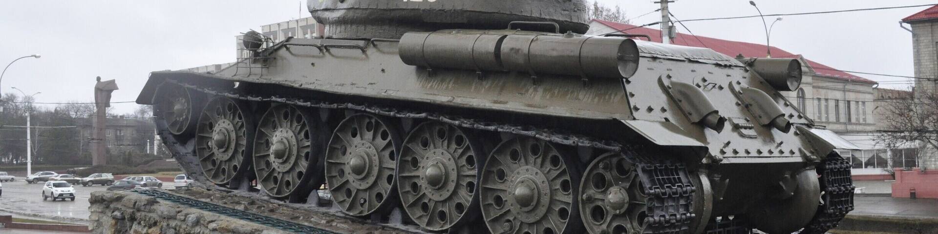 Soviet Tank in Tirapsol, Transnistria.
Situated near the Transnistria Government Building and Lenin Monument on Strada 25 Octombrie.
