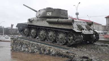 Soviet Tank in Tirapsol, Transnistria.
Situated near the Transnistria Government Building and Lenin Monument on Strada 25 Octombrie.