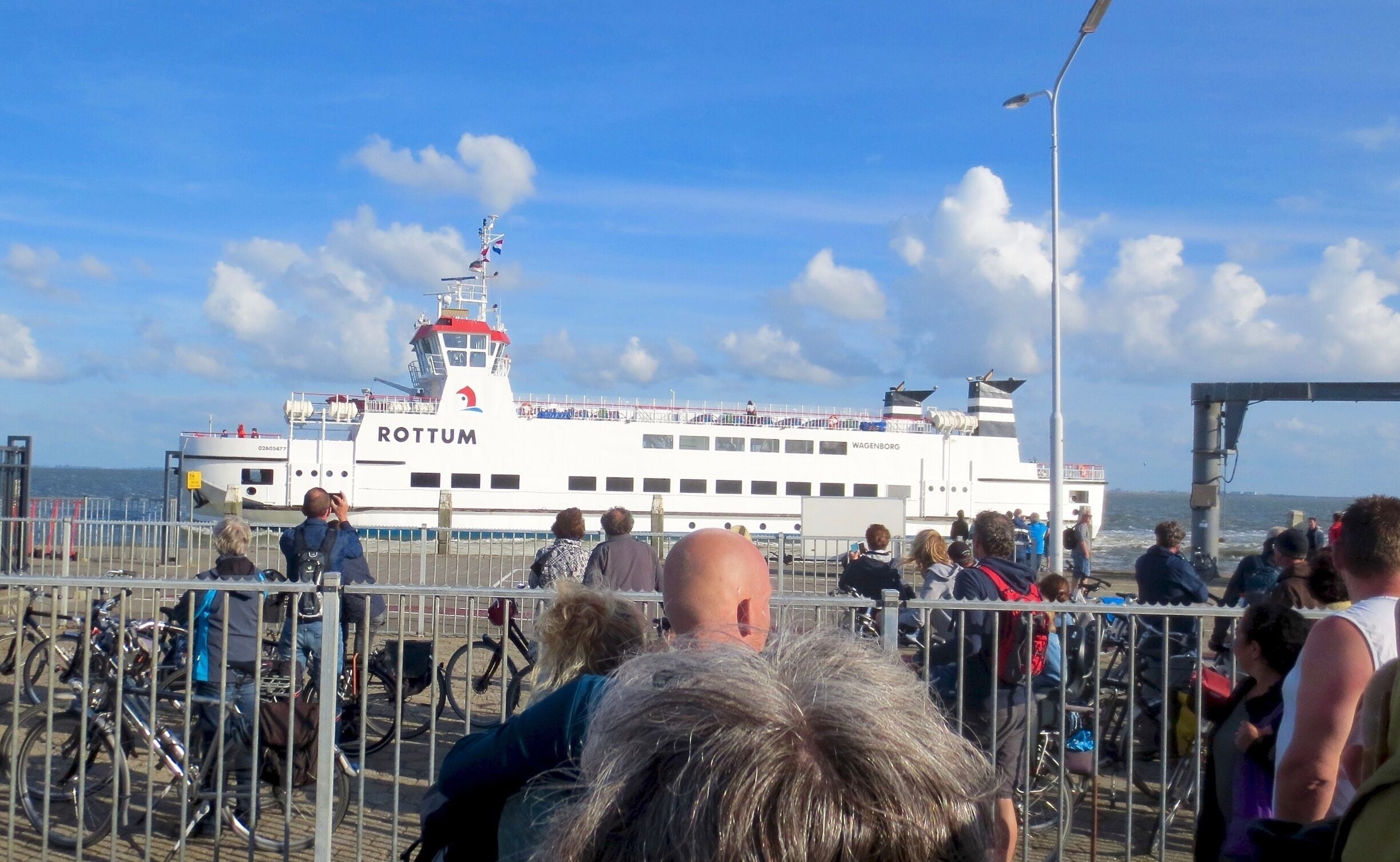 Schiermonnikoog.
De veerboot Rottum.