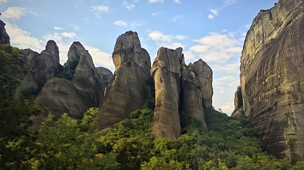 Meteora is a truly inspiring and sensational setting of overwhelming rock formations.
The gigantic rocks of Meteora are perched above the town of Kalambaka, at a maximum height of 400 m (1200 ft).
#greece #kalambaka #meteora #rocks