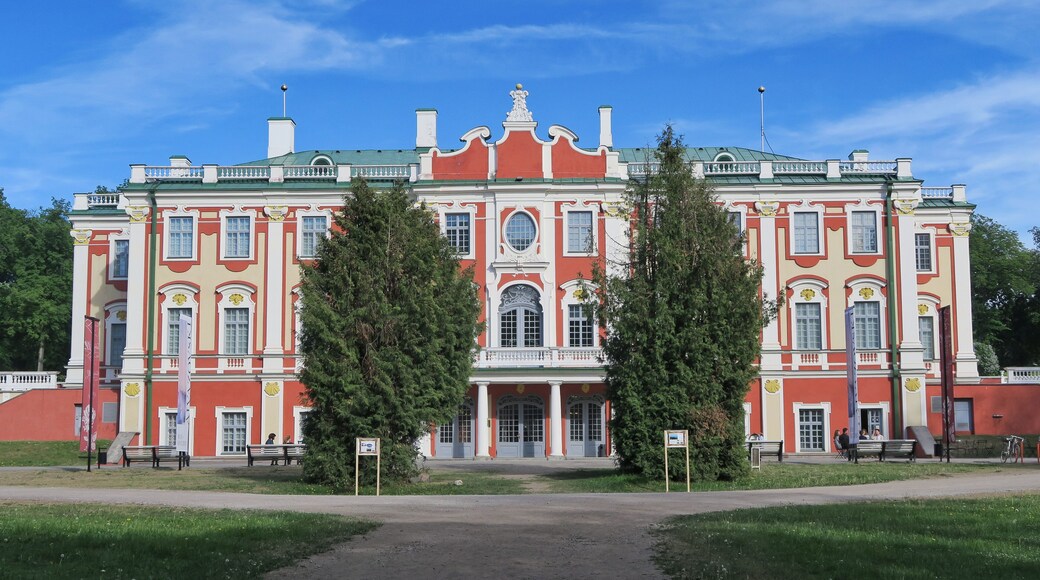 Kadriorg Art Museum (Kadrioru kunstimuuseum / Kadrioru Loss) facade building view