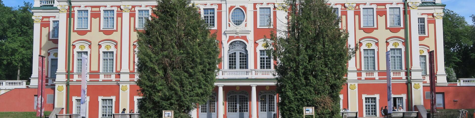 Kadriorg Art Museum (Kadrioru kunstimuuseum / Kadrioru Loss) facade building view
