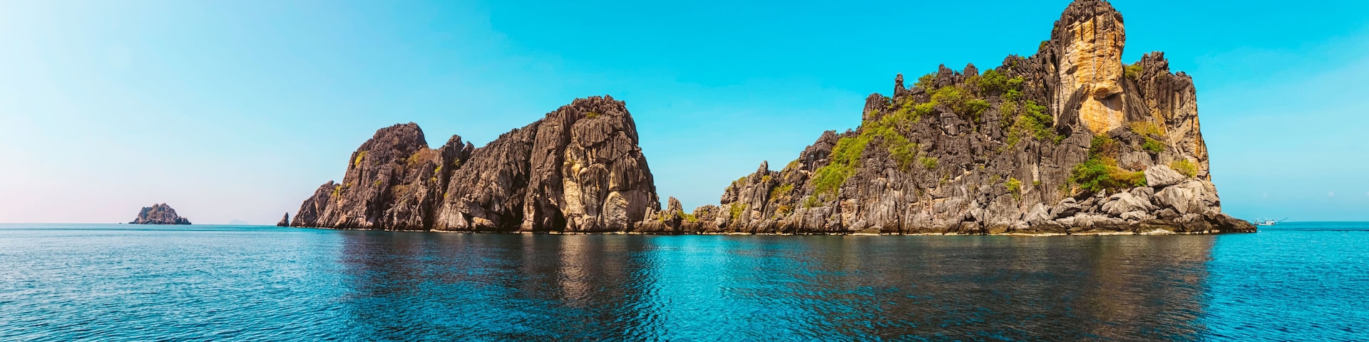 Panoramic view of Mu Ko Chumphon Marine National Park, Buddha mountain. Moo Koh Chumphon, Chumohon province, Thailand., Ngam Yai Island