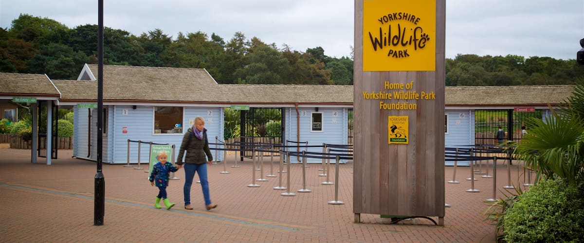 อุทยานสัตว์ป่ายอร์คเชียร์ แสดง ป้าย ตลอดจน ครอบครัว