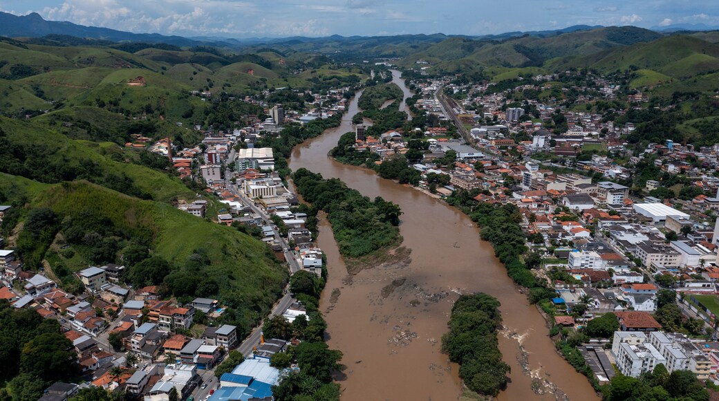 The city of Barra do Piraí, cut by the Paraíba do Sul River, which supplies the metropolis of Rio de Janeiro, is threatened by water pollution, but still has the beauty of the Atlantic Forest. Vassour