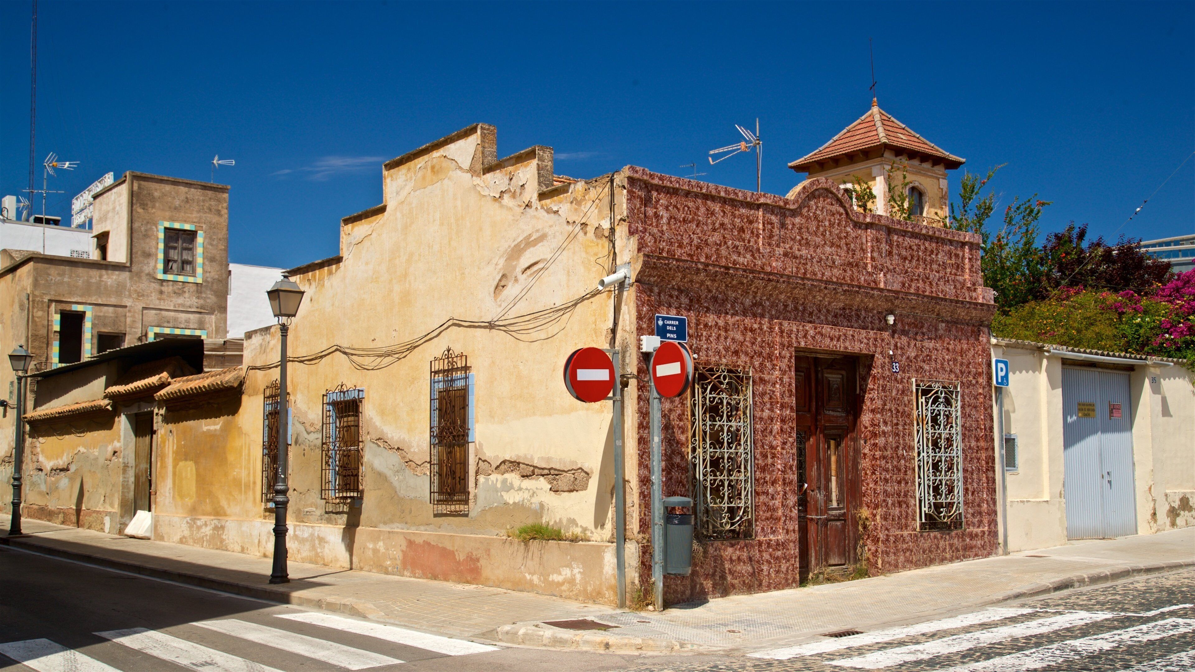 Feria Valencia featuring heritage elements