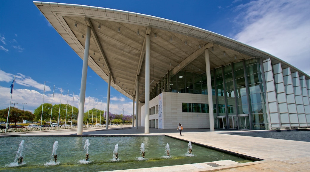 Valencia Conference Centre featuring modern architecture and a fountain