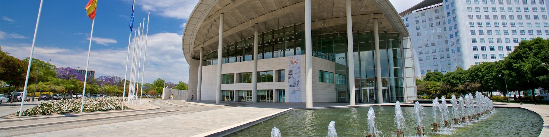 Valencia Conference Centre featuring a fountain and modern architecture