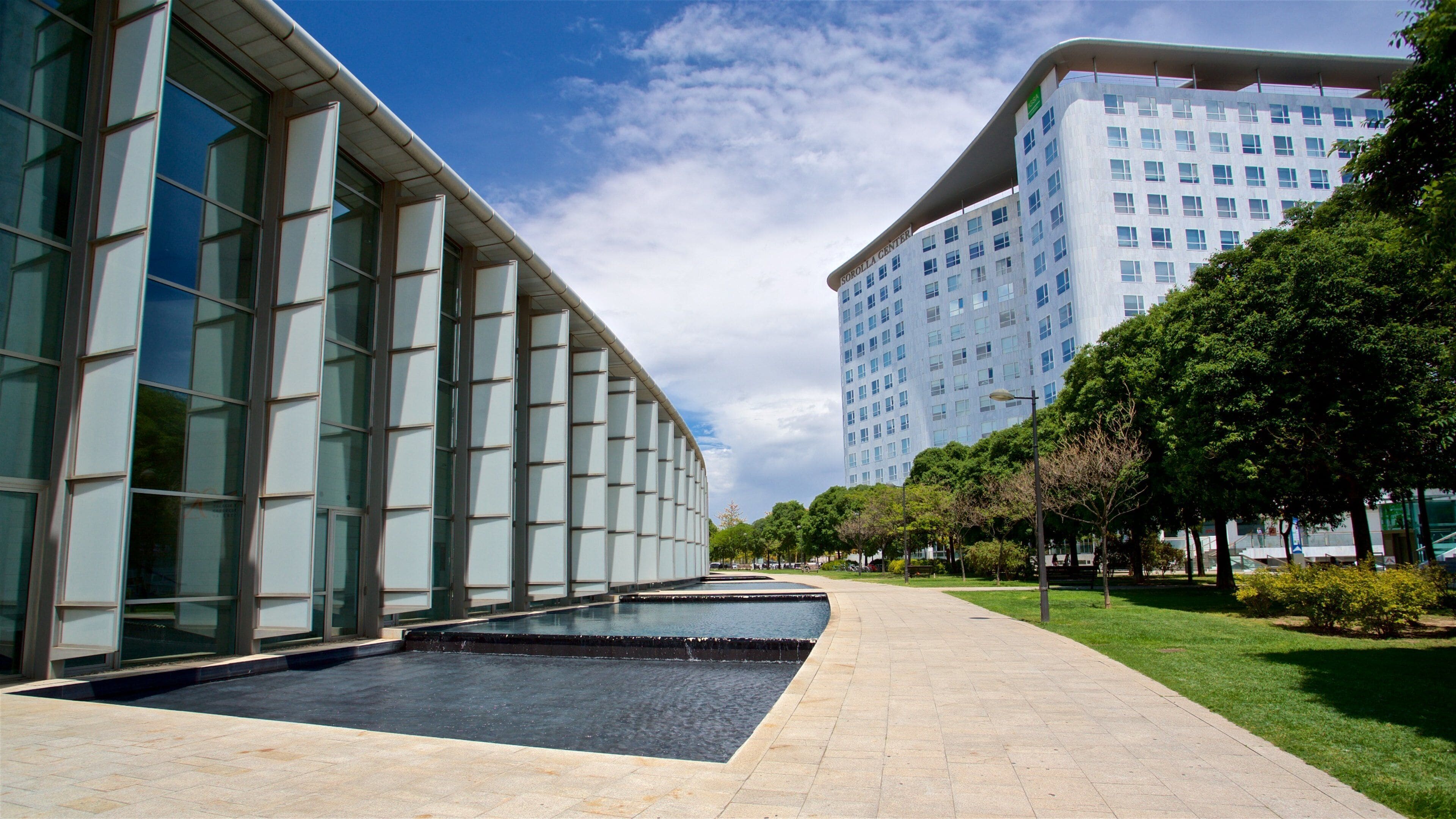 Valencia Conference Centre featuring a park