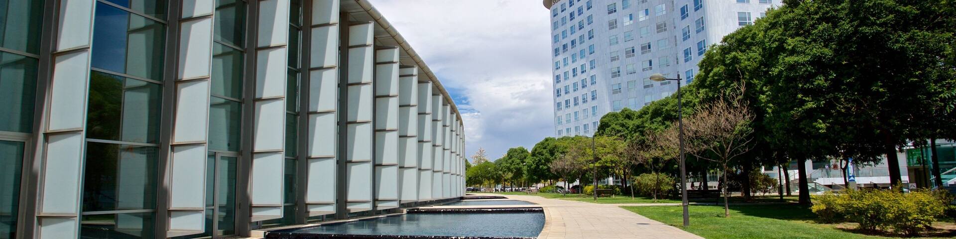 Valencia Conference Centre featuring a park