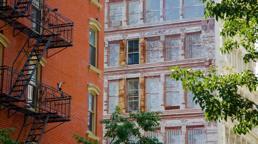 SoHo - Tribeca which includes a city