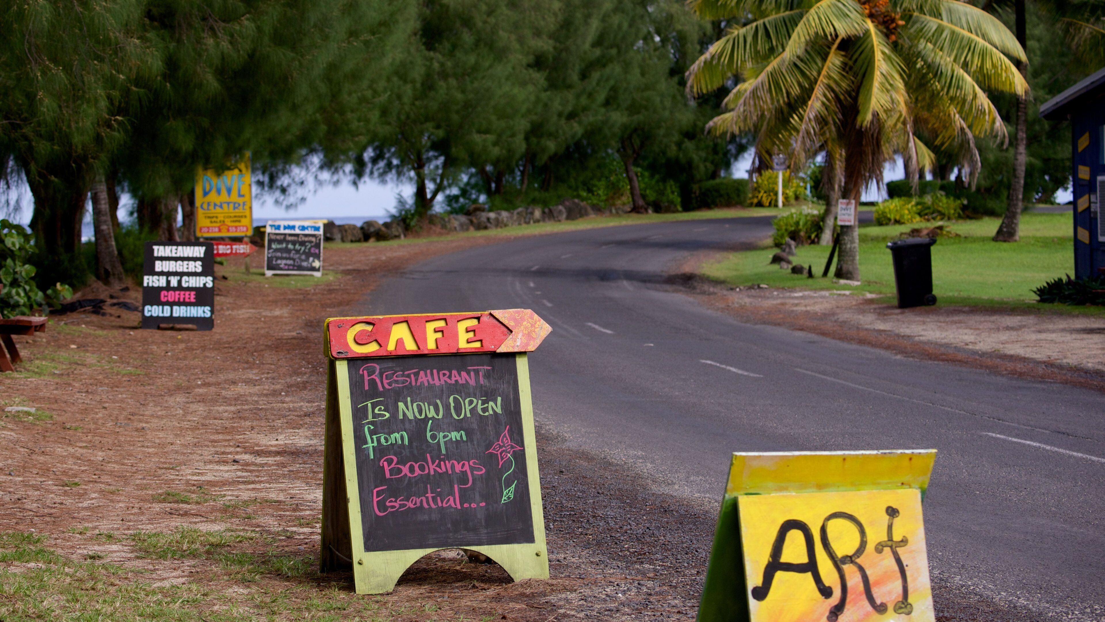 Aro\'a Beach showing signage