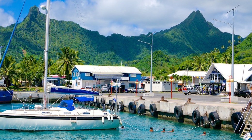 Avarua showing a bay or harbour and mountains