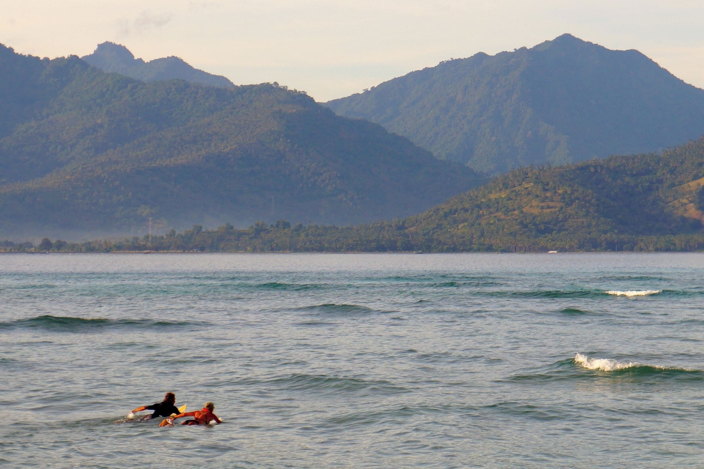 Head to the Gili's during a full moon and sound your #goldenhour surfing the breaks out on the reef and watching the sun rise over nearby Mt Rinjani on the island of Lombok. #waterlust

www.cheskiesgaplife.com