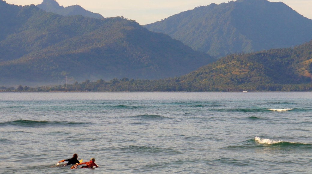 Head to the Gili's during a full moon and sound your #goldenhour surfing the breaks out on the reef and watching the sun rise over nearby Mt Rinjani on the island of Lombok. #waterlust
www.cheskiesgaplife.com