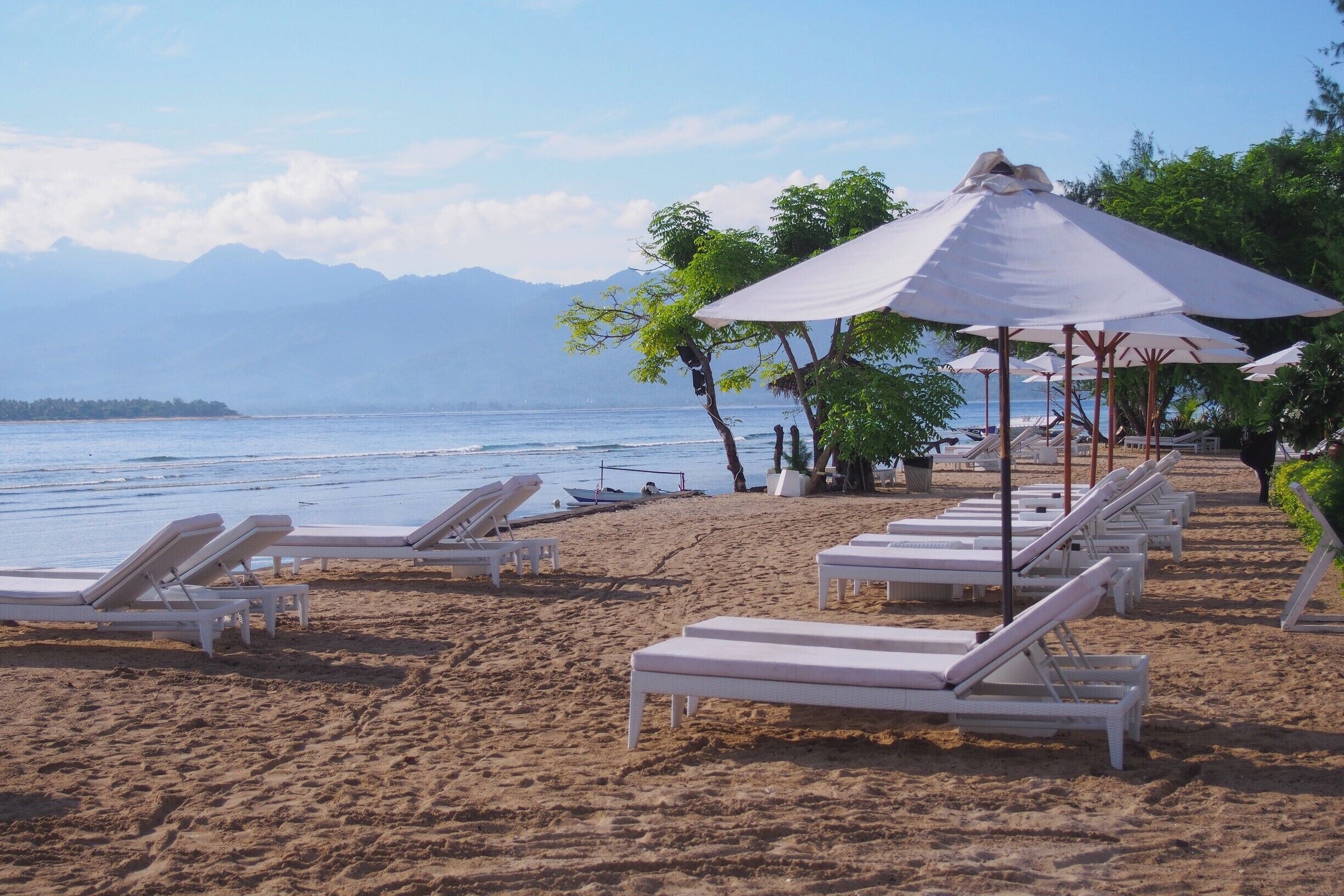Gili Meno is truly a paradise island situated between Bali and Lombok. The quietest of the three Gilis, it is a great place to esape the traffic of Bali and the parties of Trawangan.