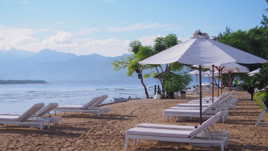 Gili Meno is truly a paradise island situated between Bali and Lombok. The quietest of the three Gilis, it is a great place to esape the traffic of Bali and the parties of Trawangan.