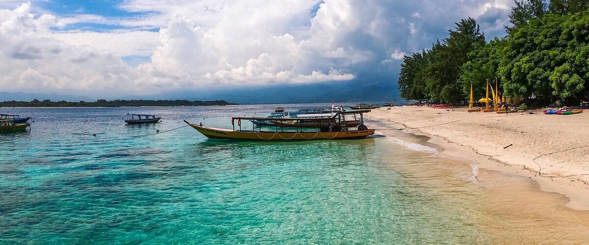 Gili T aka Gili Trawangan is absolute paradise!! Amazing colors. Iâve gone scuba diving 8 times since Iâve been here. Iâll post some underwater pics sometime đđ»đđ»đŻ #gili #islands #gilitrawangan #bali #lombok #indonesia #southeast #asia #travel #beach #scuba #snorkel #wanderlust