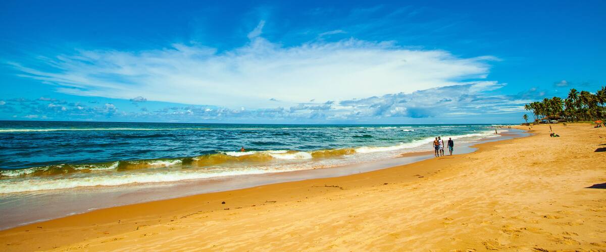 Praia em Lauro de Freitas na Bahia, nordeste do Brasil.