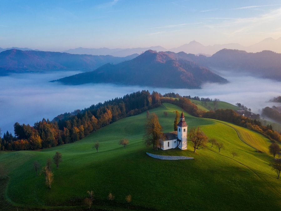 Sv. Tomaz in Slovenia. Beautiful soft light this morning.
#slovenia #trovember