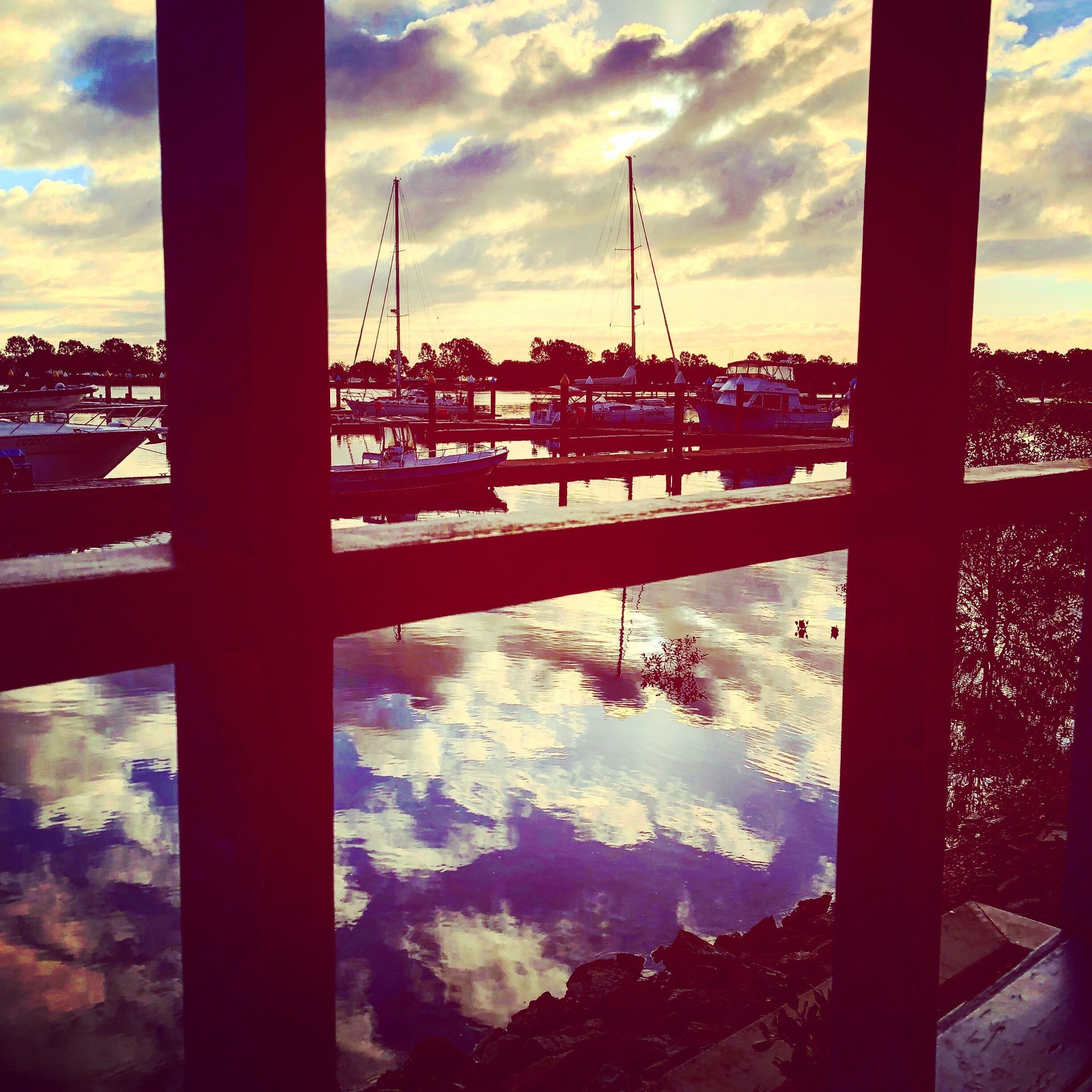 #Likealocal #walk #sunrise #Gladstone Like a local you will have to get up early and walk the marina in Gladstone to be able to enjoy the sunrise views over the waterfront. A very pretty view indeed.