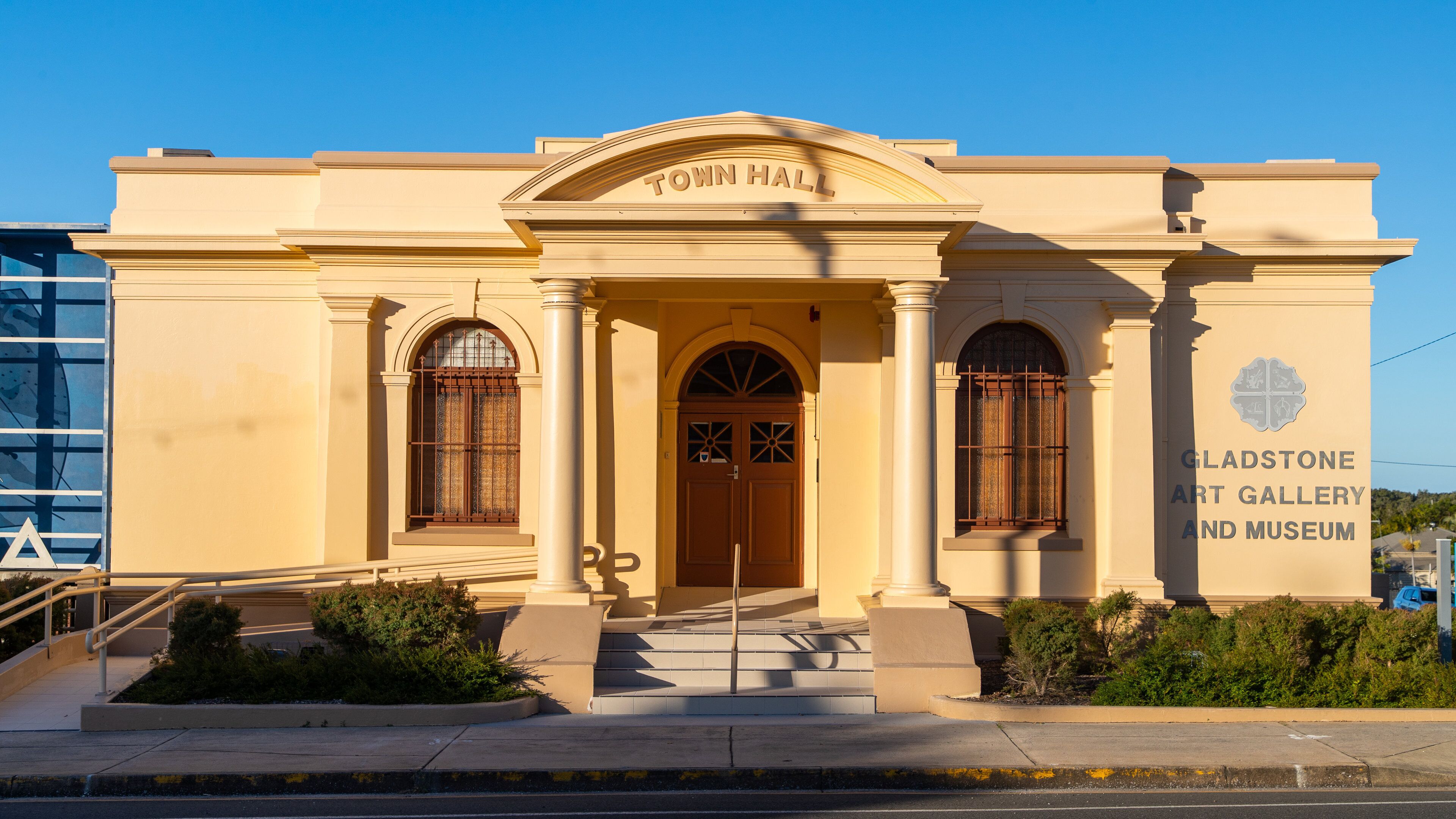 Gladstone Art Gallery and Museum showing heritage elements, signage and an administrative buidling