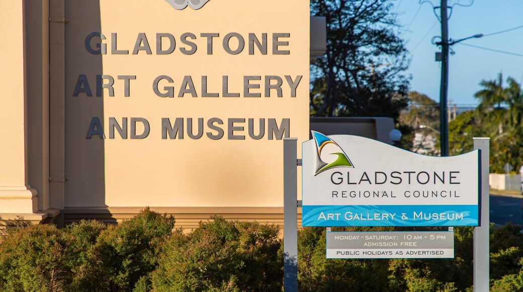 Gladstone Art Gallery and Museum showing signage
