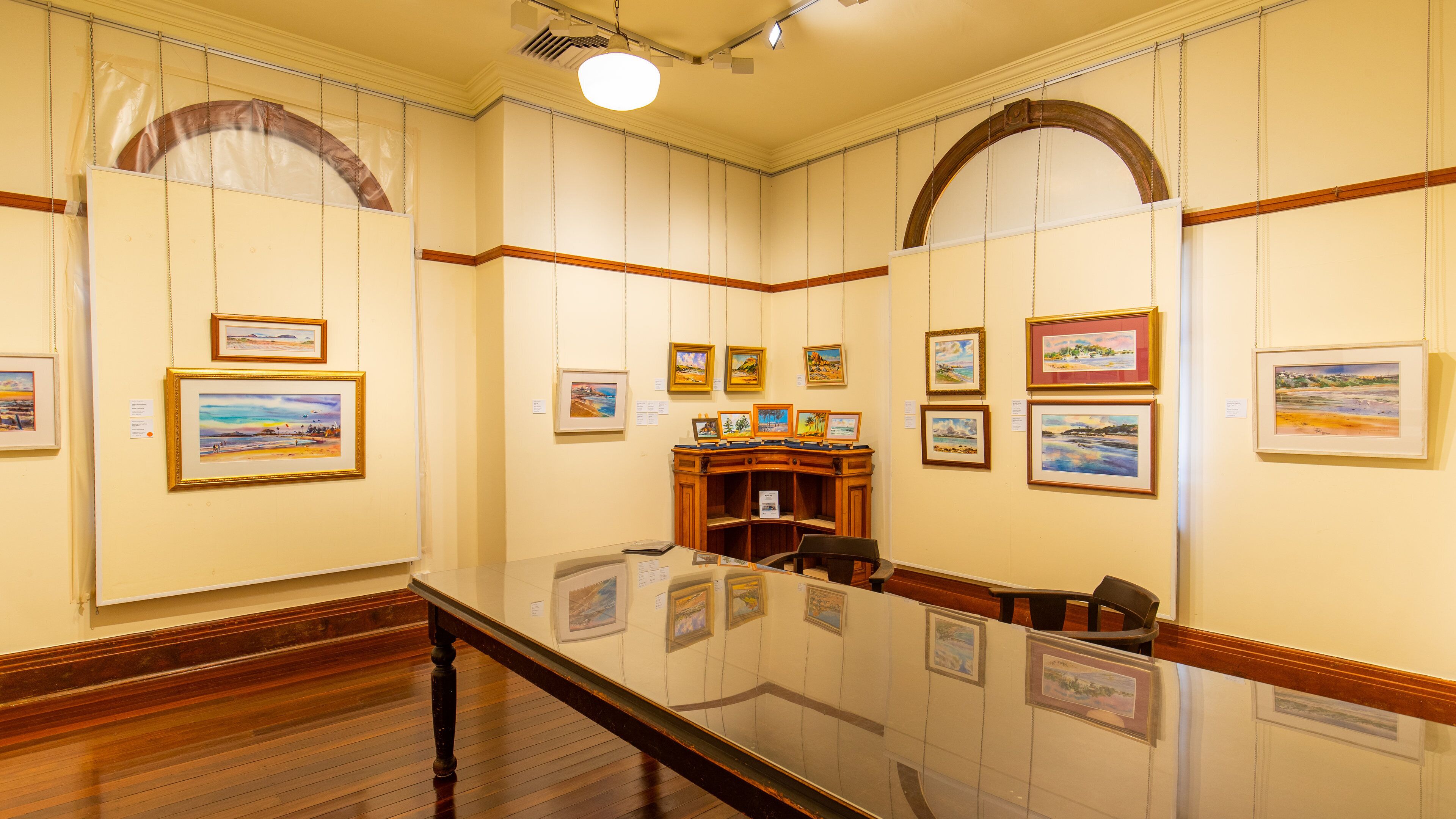 Gladstone Art Gallery and Museum featuring art and interior views
