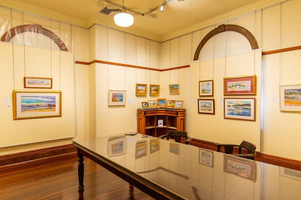 Gladstone Art Gallery and Museum featuring art and interior views