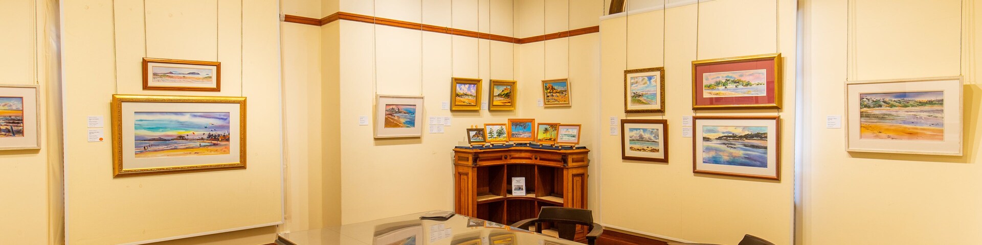 Gladstone Art Gallery and Museum featuring art and interior views