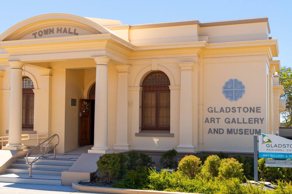 A building with a sign reading "Town Hall" and "Gladstone Art Gallery and Museum".