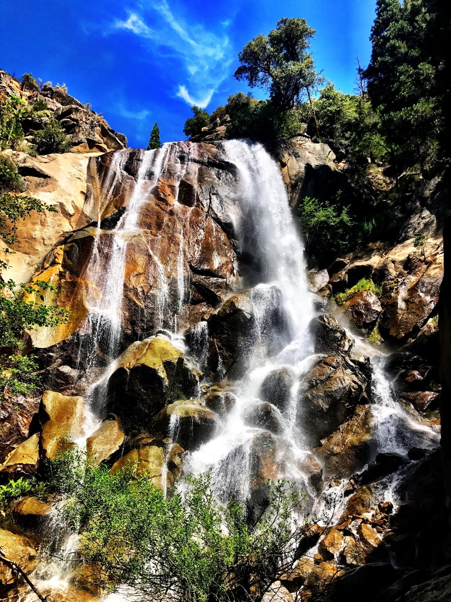 Grizzly Falls @ King's Canyon National Park 
TakeAHike #NaturesBeauty #GetOutside #SaveOurPlanetDoYourPart #LightingIsEverything #TheGreatOutdoors 