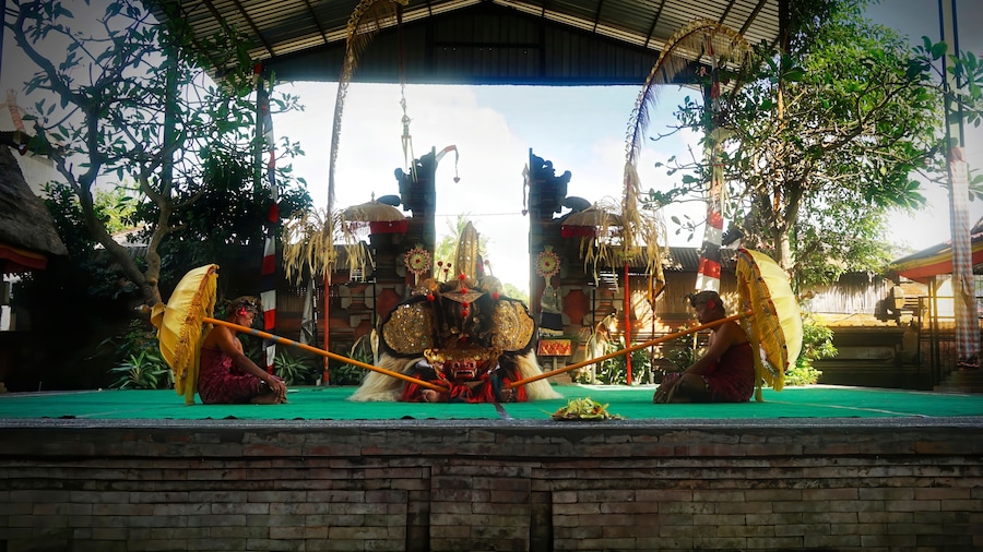 barong dance show batubulan bali indonesia