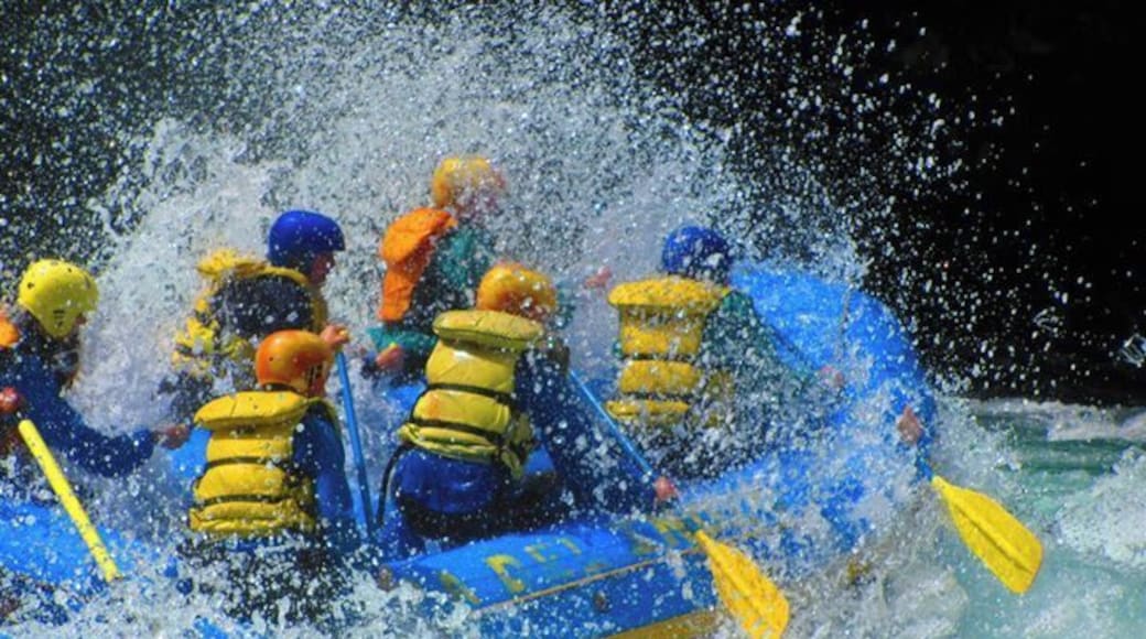 Grade 4 and 5 white water rafting on the Futalefu river in Chile is amazing fun!