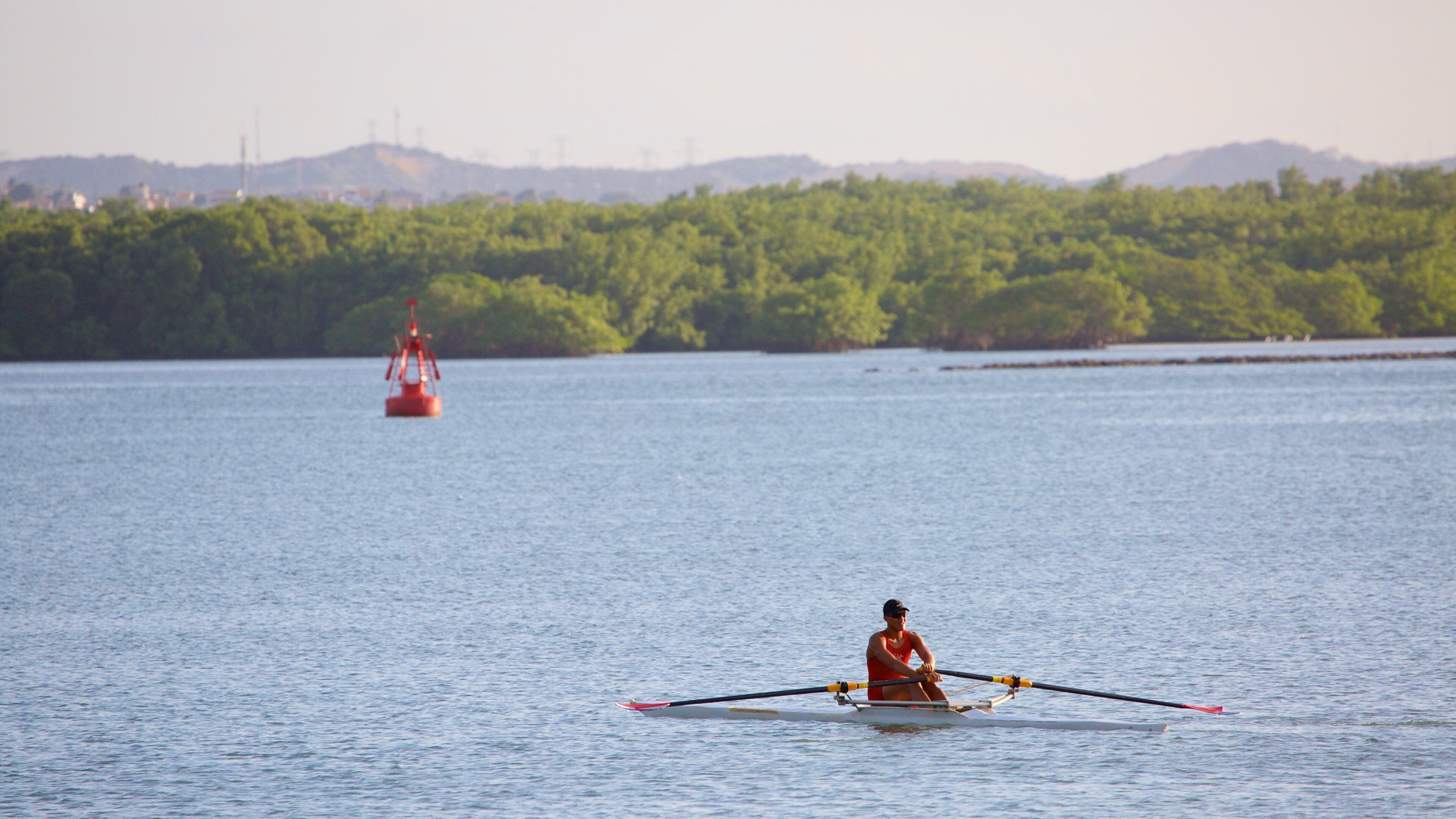 Natal mostrando un río o arroyo y kayak o canoa y también un hombre