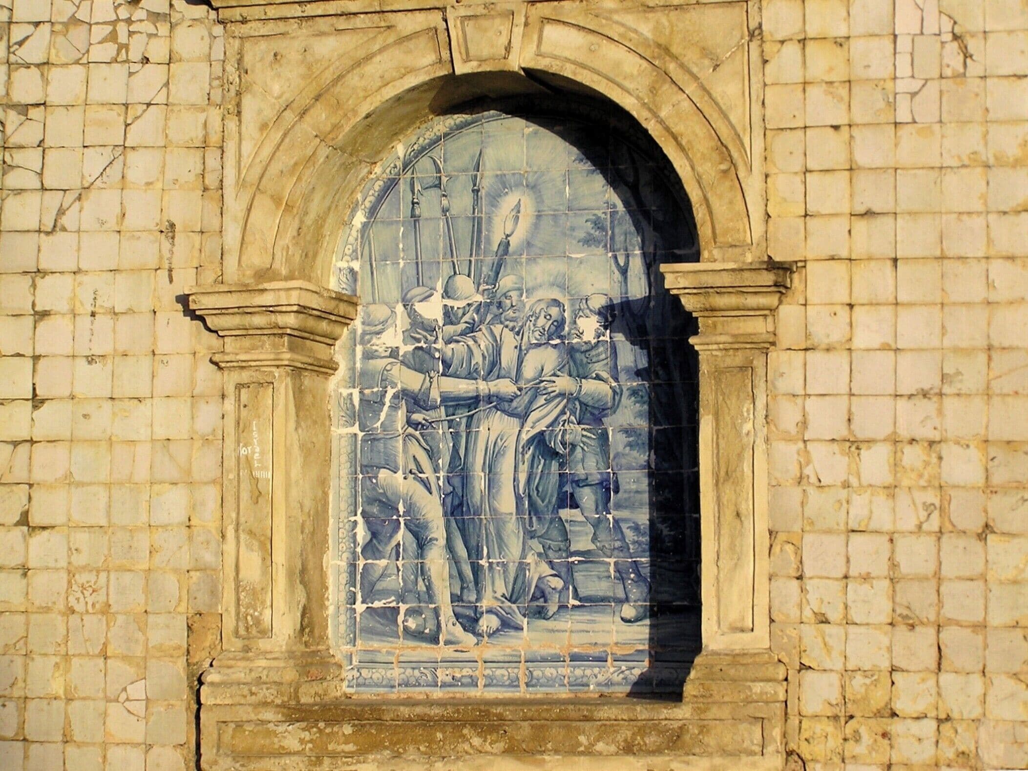 #JoaoPessoa #Paraiba #Brasil #Brazil

The São Francisco Cultural Center is an architectural complex made up of the Church of St. Francis, the Convent of St. Anthony, the Chapel of the Third Order of St. Francis, the Chapel of St. Benedict, the House of Prayer of the Third, the Cloister of the Third Order, a fountain and a large churchyard with a cruise. This Cultural Center is one of the most remarkable legacies of the Baroque in Brazil.
It all began at the end of the 16th century with the construction of the Convent of St. Anthony. In the first half of the seventeenth century it was occupied by the Dutch troops. The works of recovery and enlargement were only carried out after the expulsion of the Dutch. It then functioned as a convent, college, seminary, State Museum, State School and Theater School.
Today the Center includes a gallery-museum of folk art, a sacred art museum, the Stone Gallery, exhibition and event spaces, a restoration center and a library.

O Centro Cultural São Francisco é um conjunto arquitetônico constituído  pela Igreja de São Francisco, o Convento de Santo Antônio, a Capela da Ordem Terceira de São Francisco, a Capela de São Benedito, a Casa de Oração dos Terceiros, o Claustro da Ordem Terceira, uma fonte e um grande adro com um cruzeiro. Este Centro Cultural é um dos mais notáveis legados do Barroco no Brasil. 
Tudo começou no final do século XVI com a construção do Convento de Santo Antônio. Na primeira metade do século XVII ele foi ocupado pelas tropas holandesas. As obras de recuperação e ampliação só foram levadas a cabo após a expulsão dos holandeses. Funcionou, então, como convento, colégio, seminário, Museu do Estado, Escola Estadual e Escola de Teatro.
Hoje o Centro inclui uma galeria-museu de arte popular, um museu de arte sacra, a Galeria de Pedra, espaços de exposições e eventos, um centro de restauro e uma biblioteca.