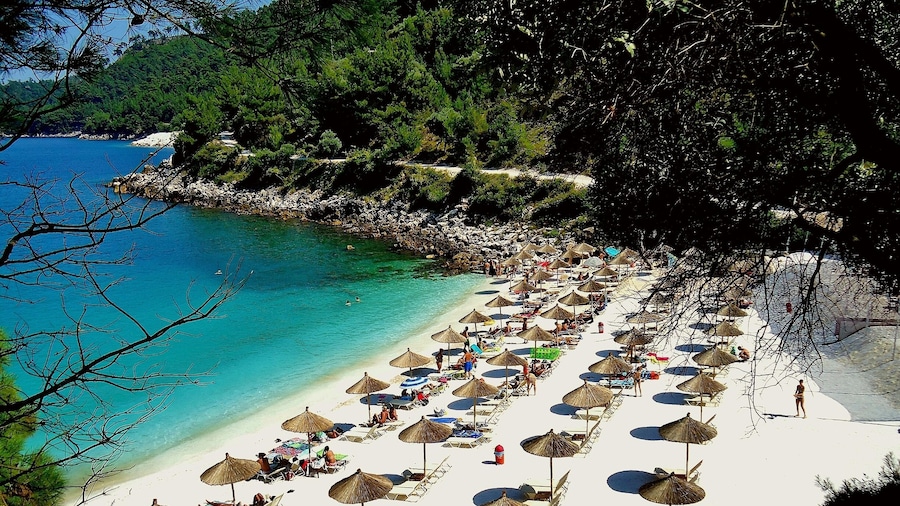 You heard people are talking about the most beautiful beach on Thasos that is made of white marble and turquoise sea watercolor. You think that you will never find this beautiful beach!
But when it's finally in front of you,you become speechless
#Greece#beach#sun
#Beachtips
#BVSBlue Photo Contest