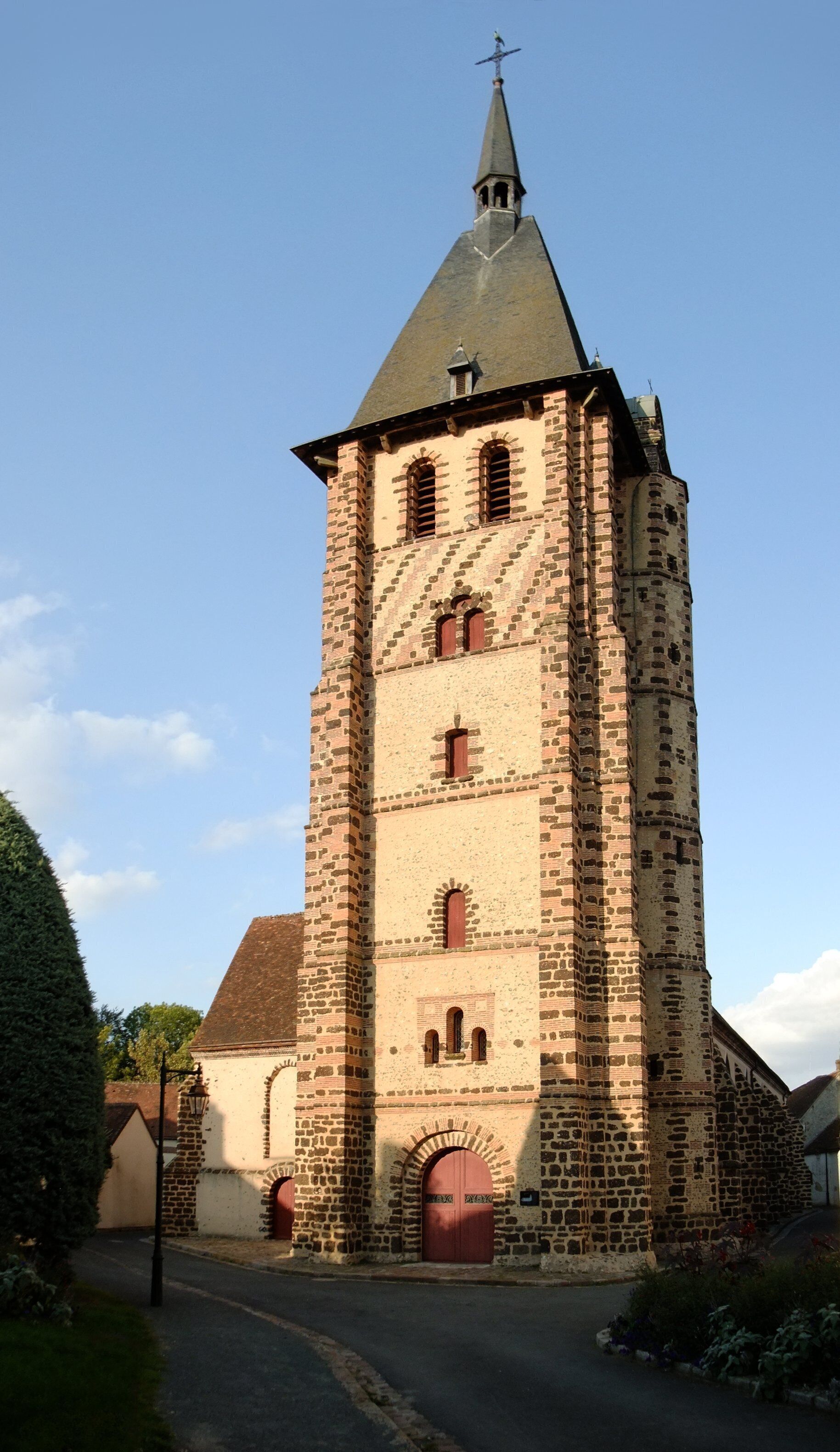 This building is indexed in the Base Mérimée, a database of architectural heritage maintained by the French Ministry of Culture, under the reference PA00097213 .