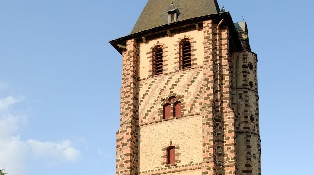 This building is indexed in the Base Mérimée, a database of architectural heritage maintained by the French Ministry of Culture, under the reference PA00097213 .