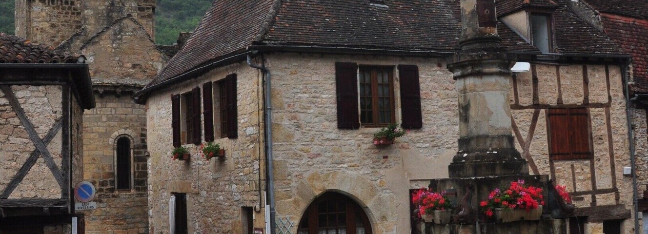 Autoire nestles cosily in a beautiful valley that also features spectacular cliffs and a stunning waterfall. What better place for one of the most beau of the 'plus beaux villages'?