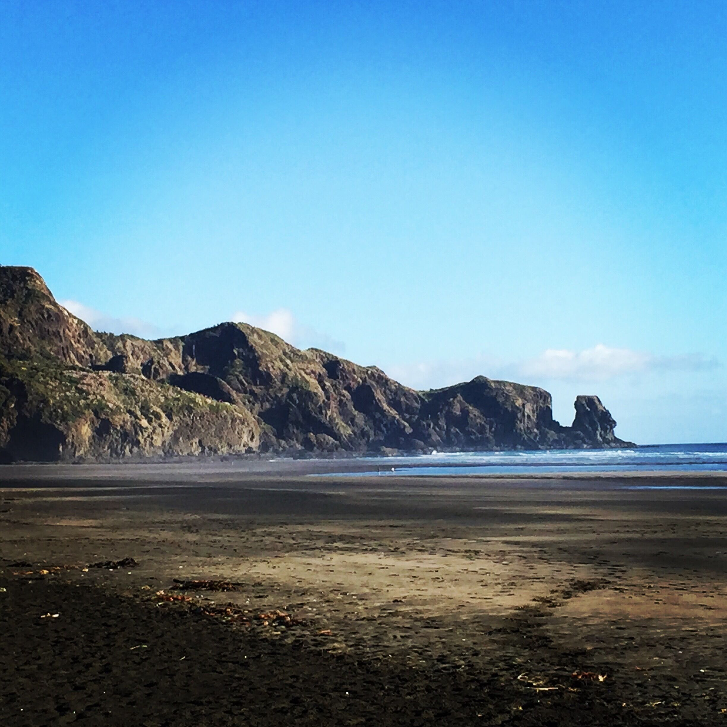 Live free music every Friday night, right on the beach. Great community! great beach! 