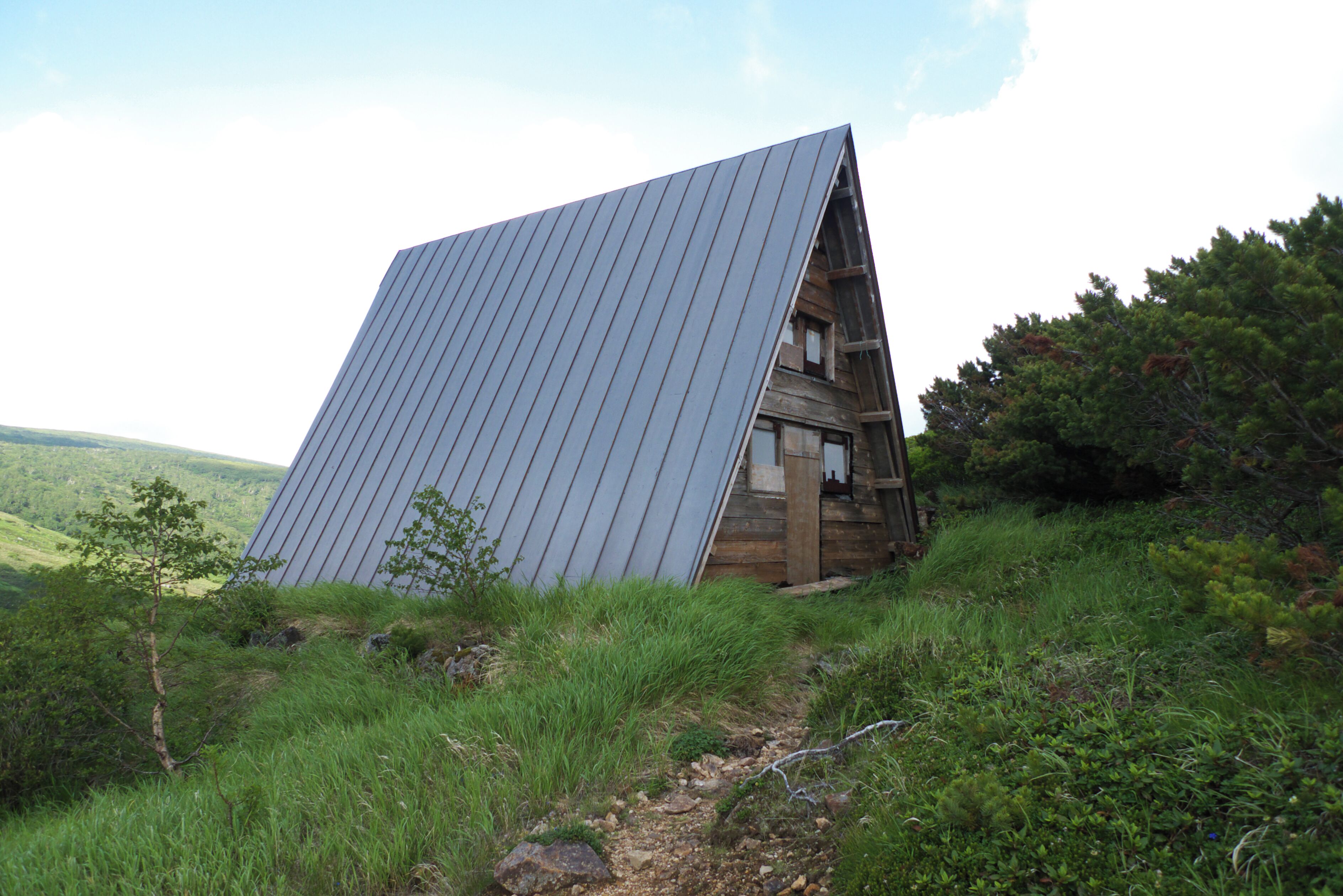 Chubetsudake Hinangoya ("Mount Chubetsu shelter hut") in the Daisetsu Mountains in Hokkaido, Japan