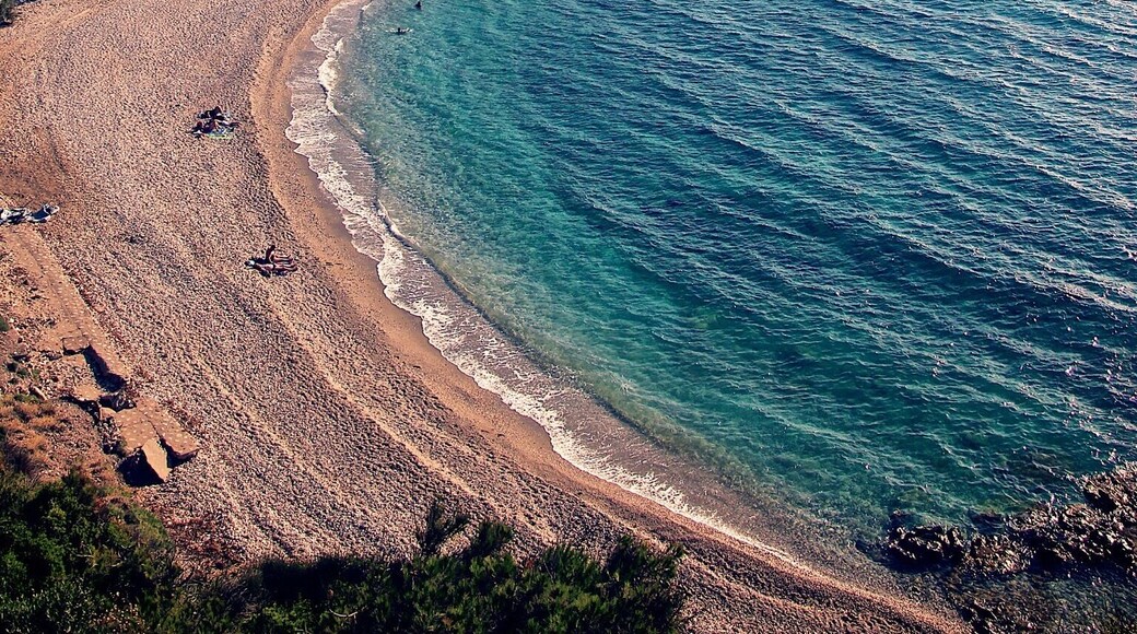 This Beach is amazing!
Lots of young local people. A beach bar with delicious food and a waiter at the beach.
And at the end of a beautiful day a stunning sunset ❤️